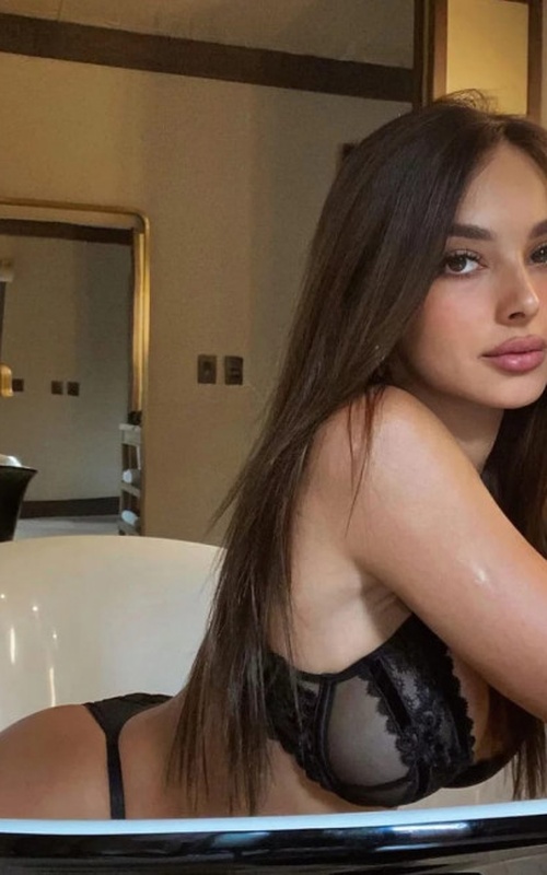 Experience Unforgettable Moments with Irena Papova in Paris 2 Mis Fotos