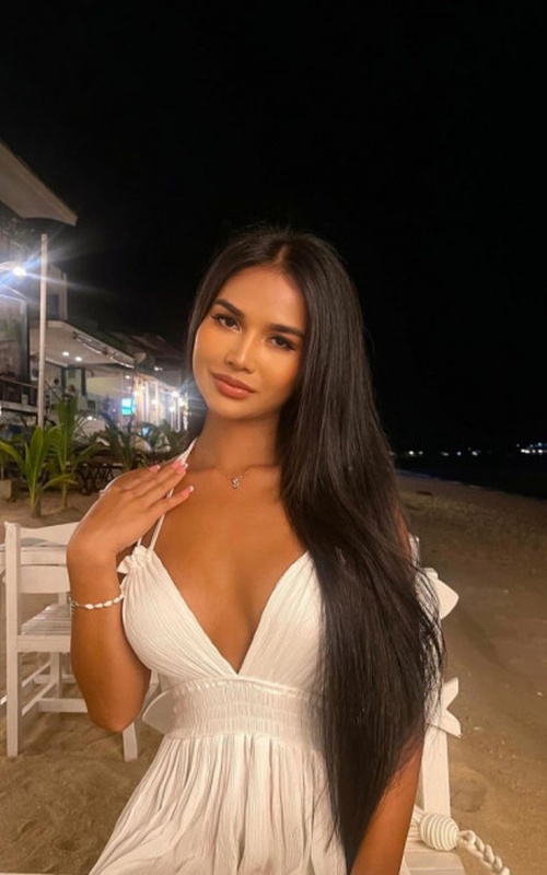 Experience Unforgettable Moments with Christine Suave Tonight