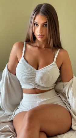 Experience Unforgettable Moments with Iveta Corsini by Your Side